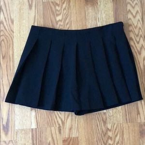 Black pleated skort